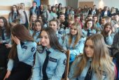 Uczniowie klas policyjnych na spotkaniu z płk Kocanowskim