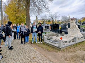 Czytaj więcej: Lekcja lokalnej historii i patriotyzmu na łomżyńskiej nekropolii