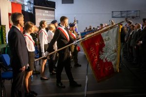 Czytaj więcej: Odznaczenia sztandarów szkół łomżyńskich Złotym Krzyżem Zasługi Związku Piłsudczyków